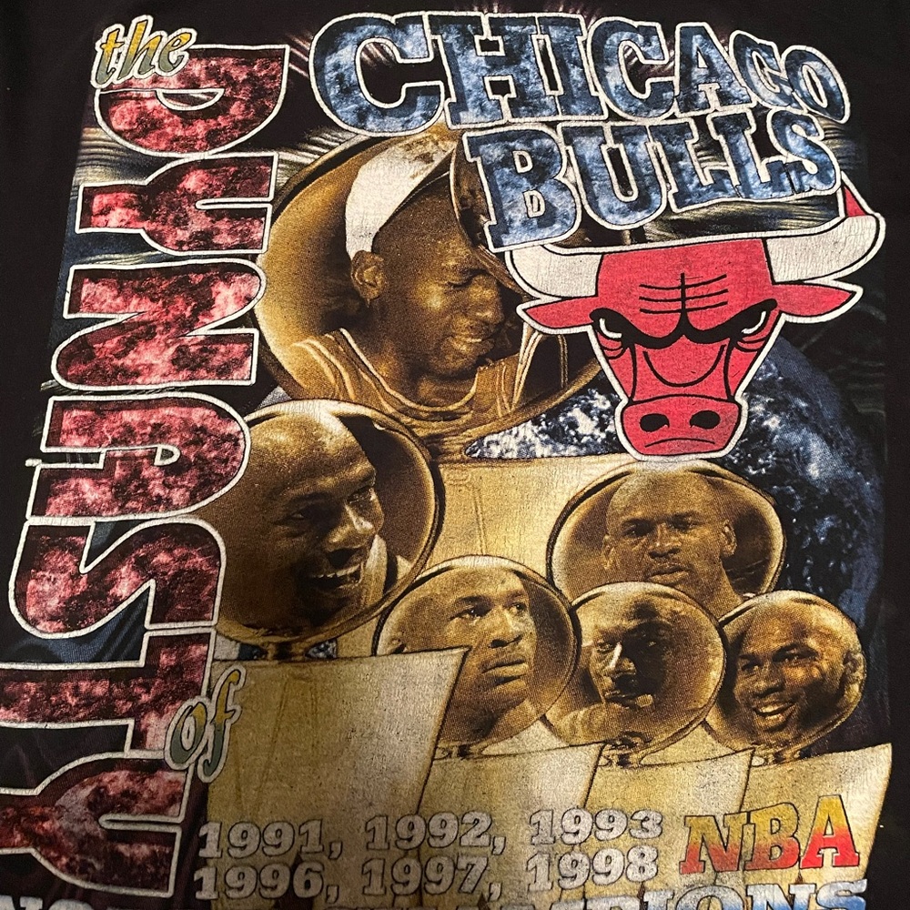 Vintage Chicago bulls three peat shirt!